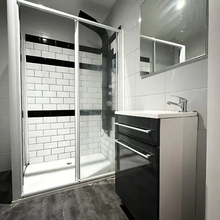 Les 5 Lys Apartment