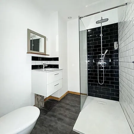 Les 5 Lys Apartment